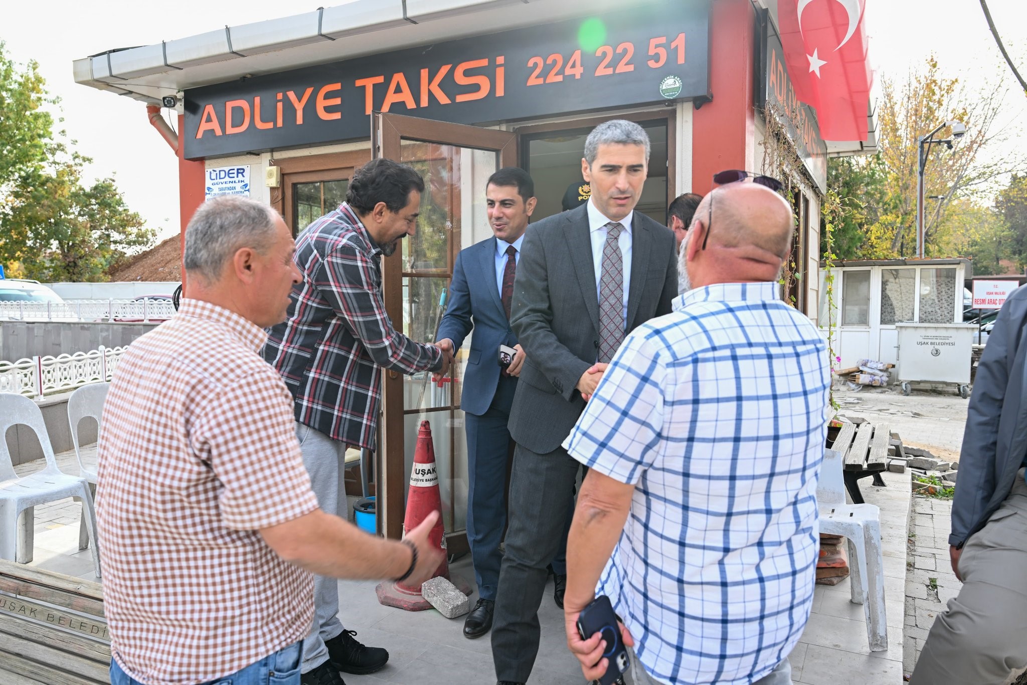 Uşak Valisi Naci Aktaş taksi esnafını ziyaret etti, talep ve
