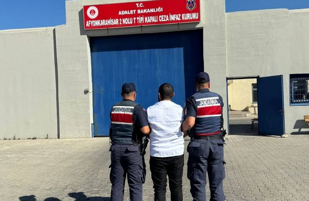 Afyonkarahisar’da 18 ayrı suç kaydı bulunan ve 14 yıl 10