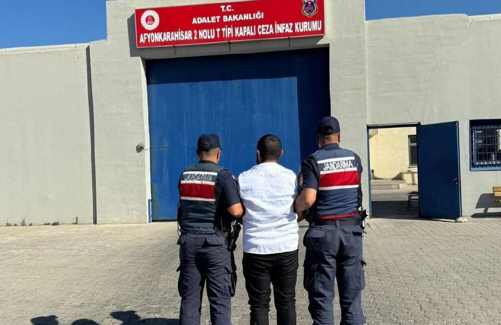 AFYONKARAHİSAR'DA 18 AYRI SUÇ KAYDI BULUNAN VE 14 YIL 10