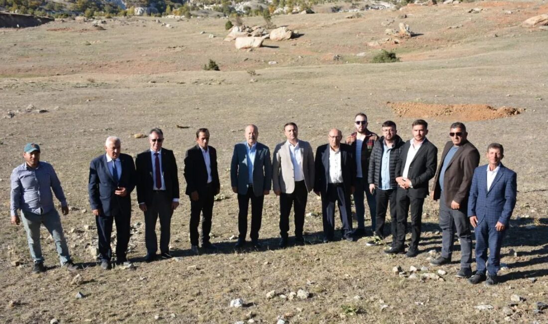 İhsaniye’nin Ayazini Köyü’nde yöre halkı ile bir araya gelen Milliyetçi