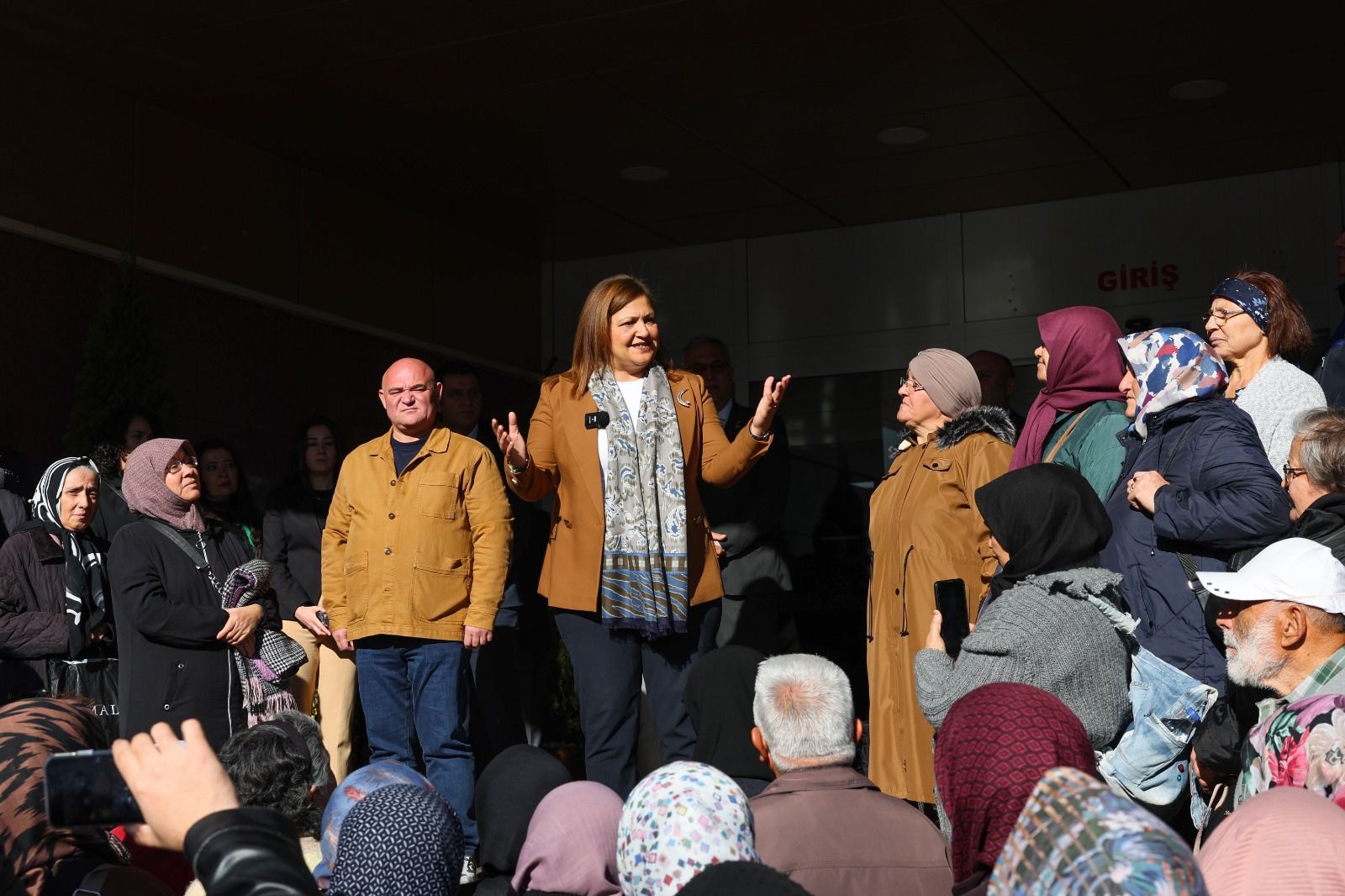 Afyonkarahisar Belediye Başkanı Burcu Köksal, emekliler için düzenlenen Frig Vadisi