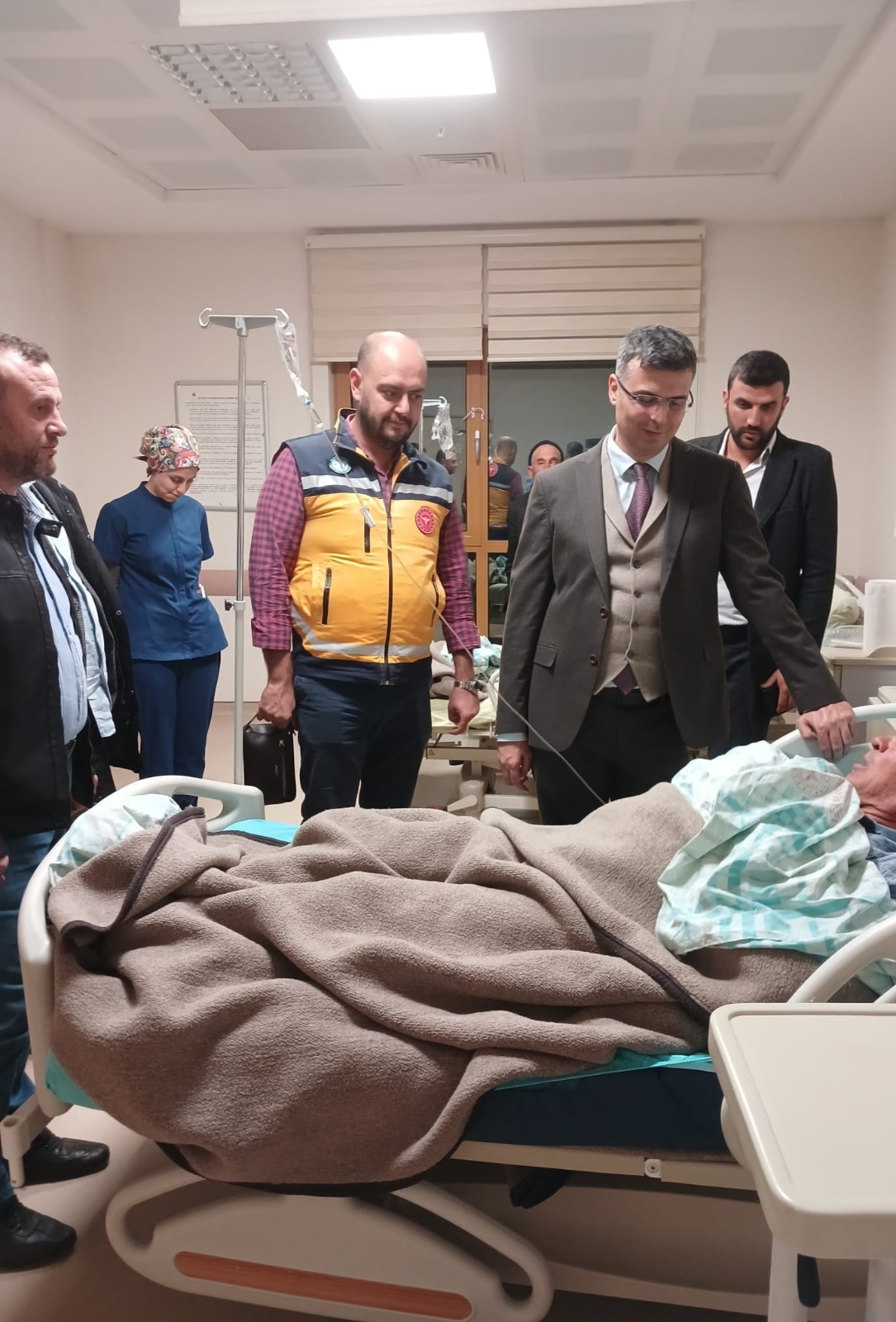 Akşam ziyaretlerine devam eden Afyonkarahisar İl Sağlık Müdürü Uzm.Dr.Serhat Korkmaz,