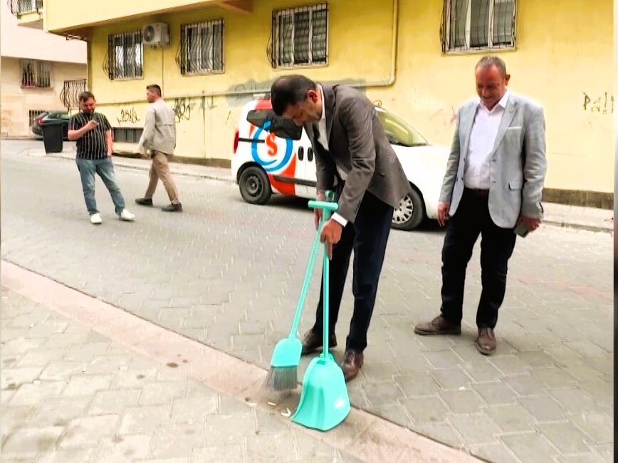   Denizli’nin ilk izmarit timini kuran Büyükşehir Belediye Başkanı Bülent