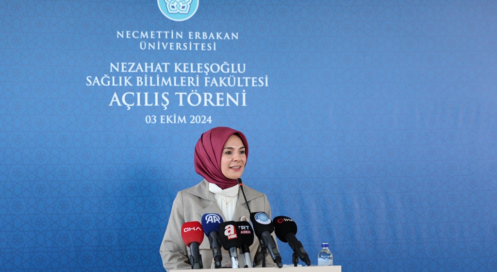 Aile ve Sosyal Hizmetler Bakanı Mahinur Özdemir Göktaş, Necmettin Erbakan