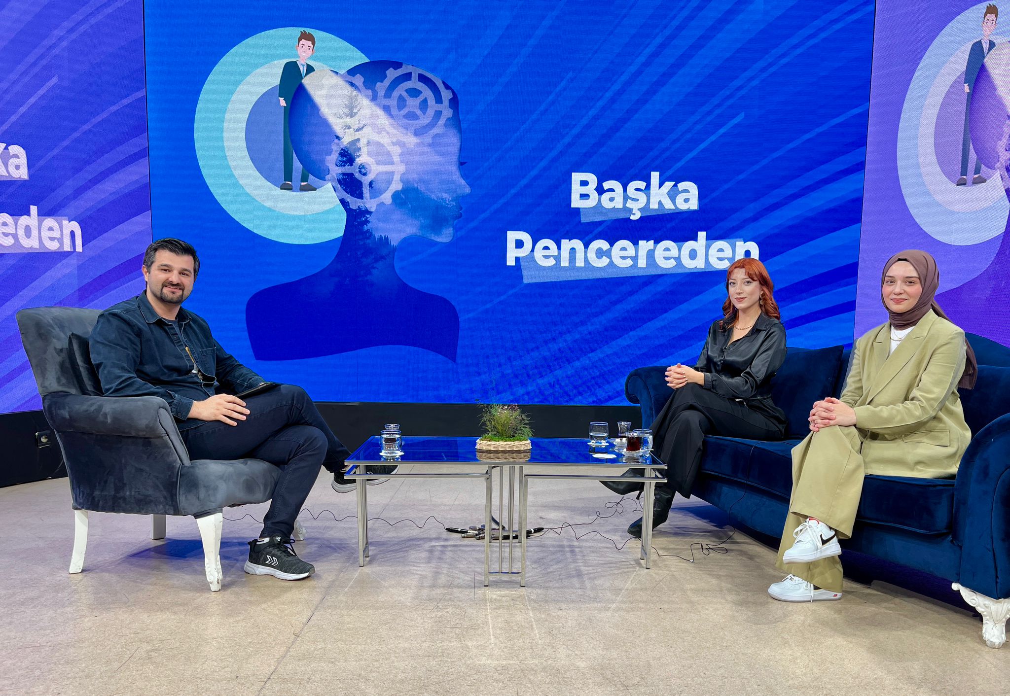Doktor Pedagog Emrah Şenbabaoğlu'nun hazırlayıp sunduğu Başka Pencereden Programının bu