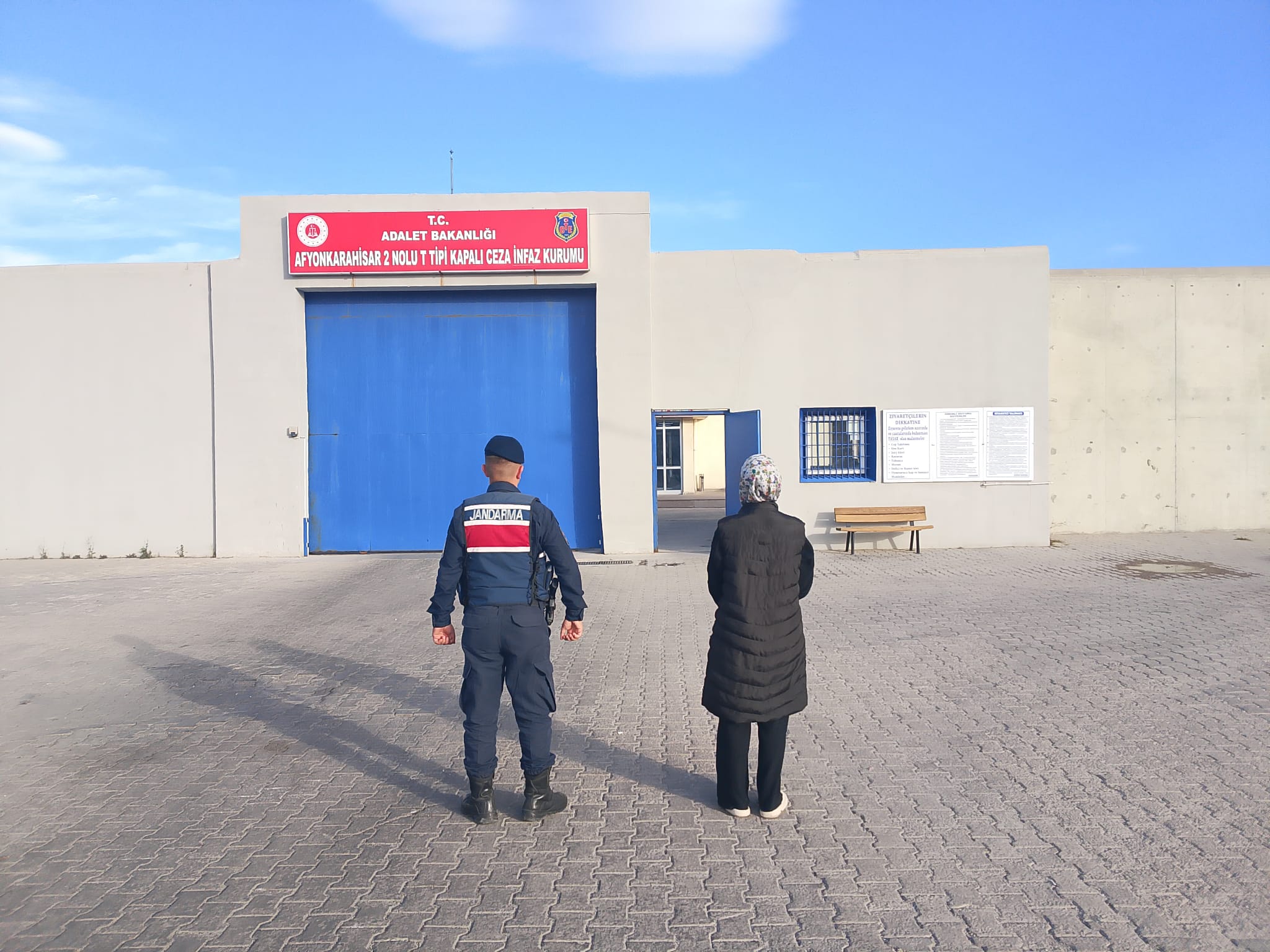 Afyonkarahisar İl Jandarma Komutanlığınca, aranan şahısların tespiti ve yakalanmasına yönelik