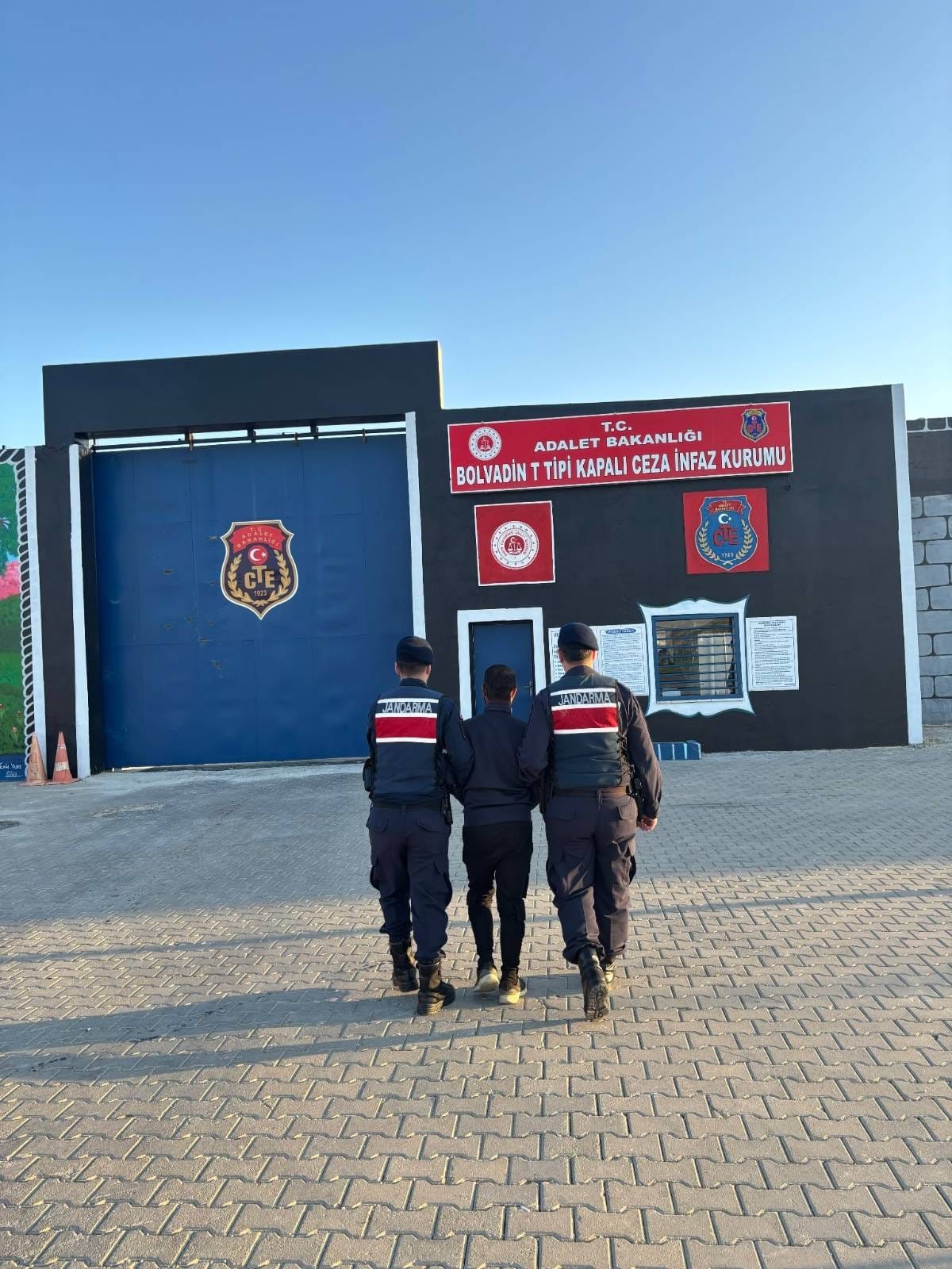 Afyonkarahisar’da iki ayrı suçtan toplamda yaklaşık 26 yıl hapis cezasıyla