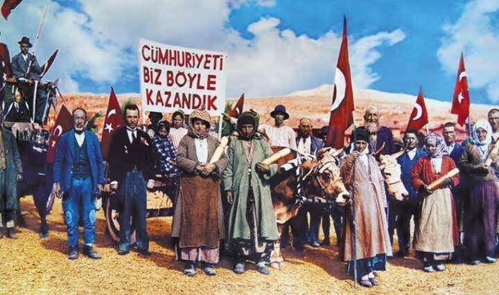 Afyonkarahisar'ın Dinar ilçesinde, özel Anka Gündüz Bakımevi öğrencileri, Cumhuriyet Bayramı