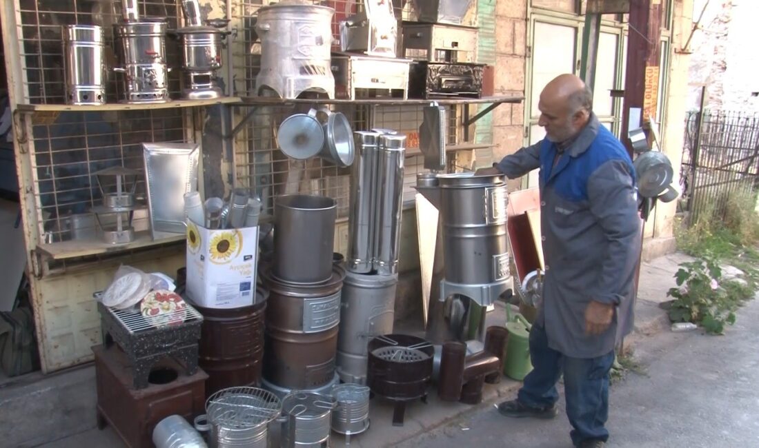 Kütahya'da üretilen el yapımı sobalar ilgi görüyor. Kazancılar Çarşısı'nda baba