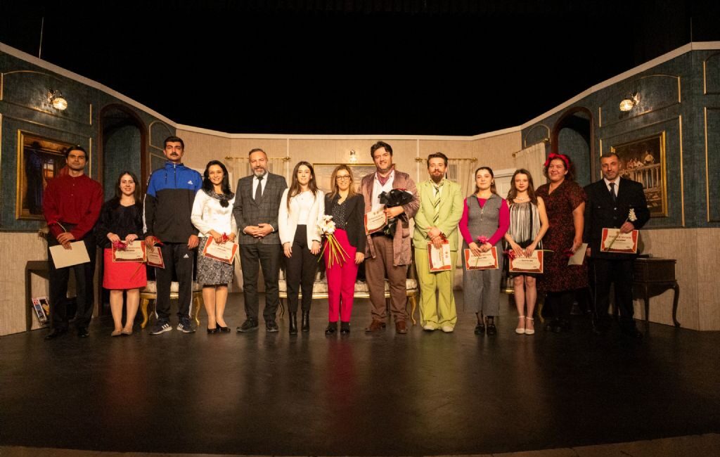 Afyonkarahisar Belediyesi Şehir Tiyatrosu, bu sezonun ilk oyunları “Eyvah Yine