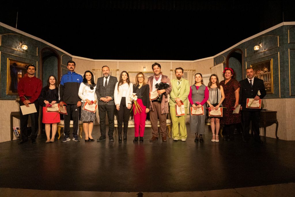 Afyonkarahisar Belediyesi Şehir Tiyatrosu, bu sezonun ilk oyunları “Eyvah Yine