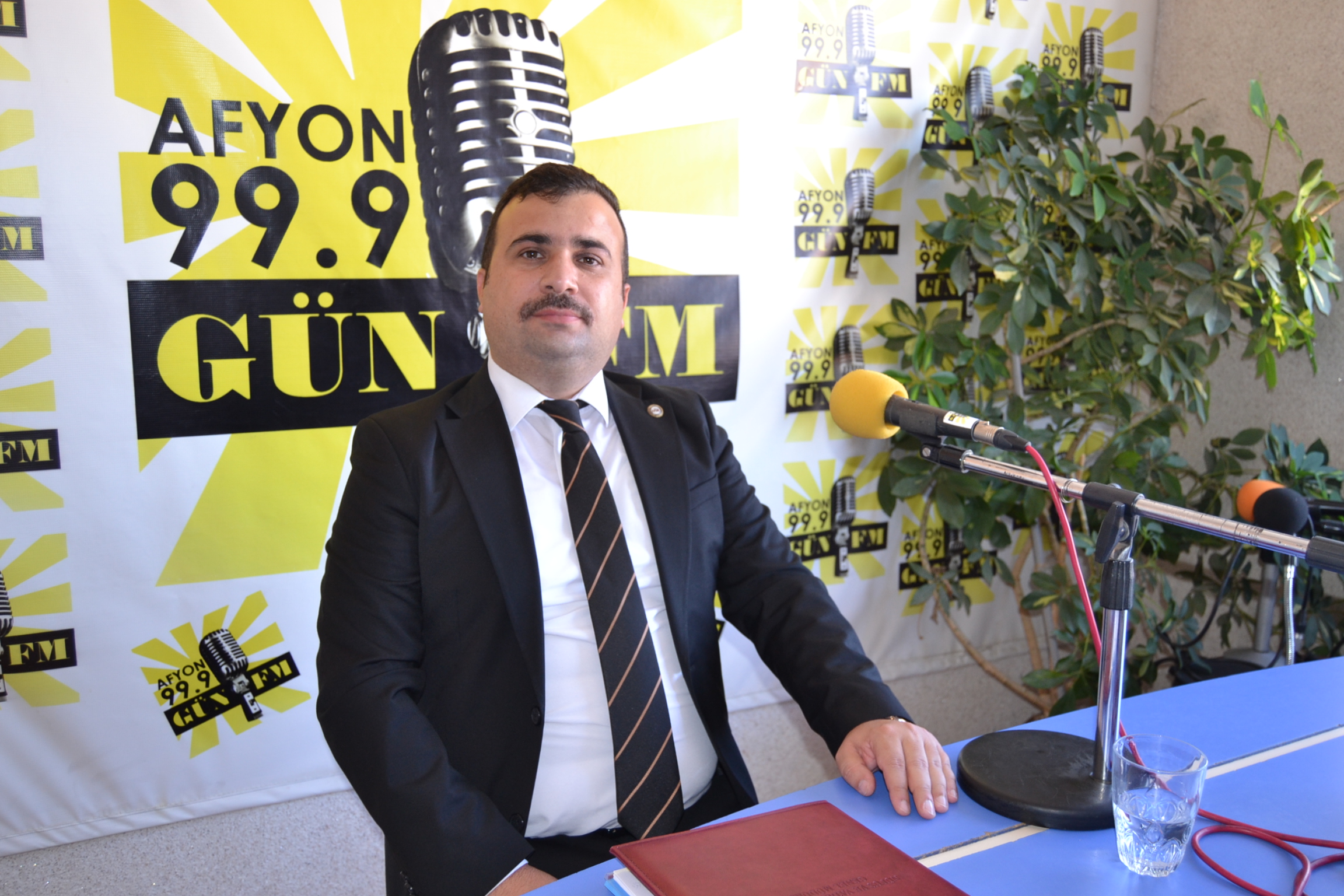 
Gün FM’de yayınlanan Nüfus Saati programına Afyonkarahisar İl Nüfus ve