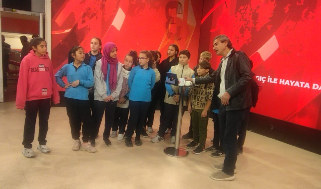 Gazetecilik ve televizyon dünyasını merak eden Mehmet Akif Ersoy İmam