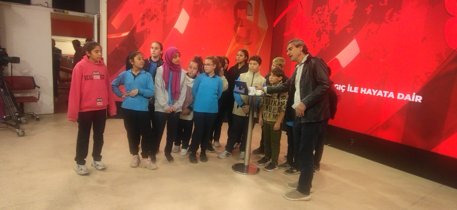 Gazetecilik ve televizyon dünyasını merak eden Mehmet Akif Ersoy İmam