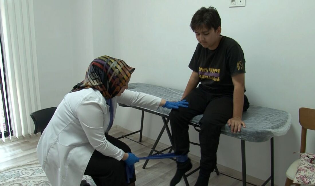 Fizyoterapist Nur Özkalay, fizik tedavi uygulamalarının kişinin hayat kalitesini artırdığını