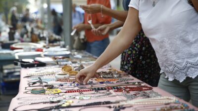 Antalya Büyükşehir Belediyesi, antika ve nostalji tutkunlarını Karaalioğlu Parkı’nda düzenlediği