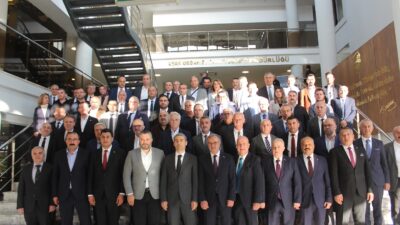 Dinar Belediye Başkanı Veysel Topçu, Uşak OSB Konferans Salonu’nda gerçekleştirilen