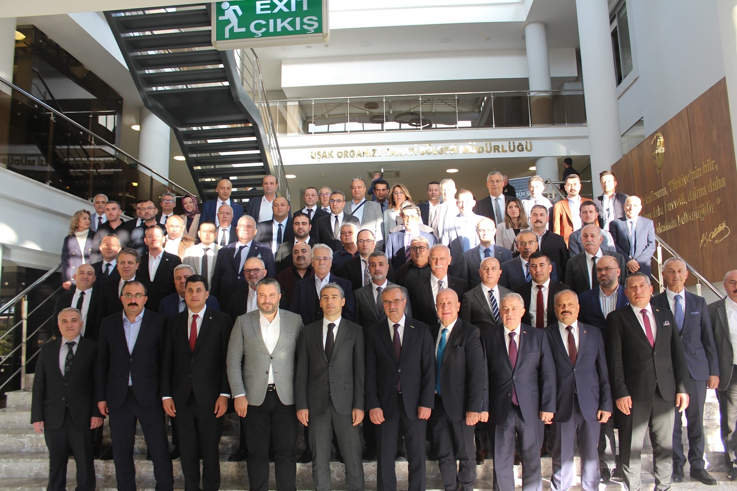 Dinar Belediye Başkanı Veysel Topçu, Uşak OSB Konferans Salonu’nda gerçekleştirilen