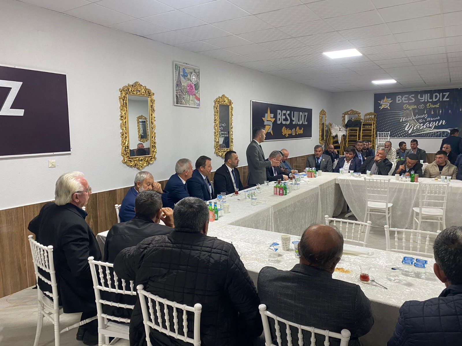 
Partisinin Afyonkarahisar İl Divan Toplantısı’na katılan Yeniden Refah Partisi Genel