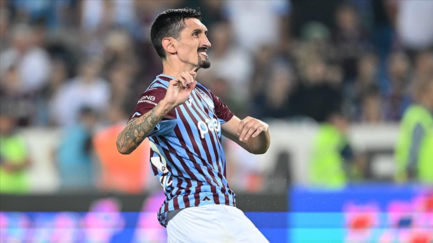 
Bordo-mavili kulübün sezon başı yıllık 3 milyon avro karşılığında 3