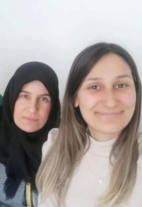 Afyonkarahisar'da geçirdikleri trafik kazası sonrası hayatlarını kaybeden Nurcan Belyurt, annesi