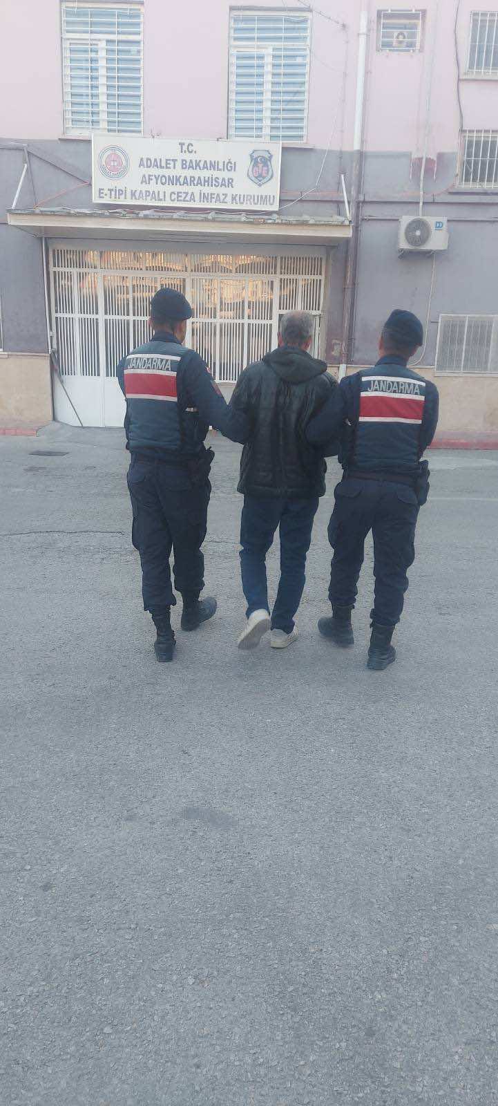 Afyonkarahisar İl Jandarma Komutanlığınca, aranan şahısların tespiti ve yakalanmasına yönelik