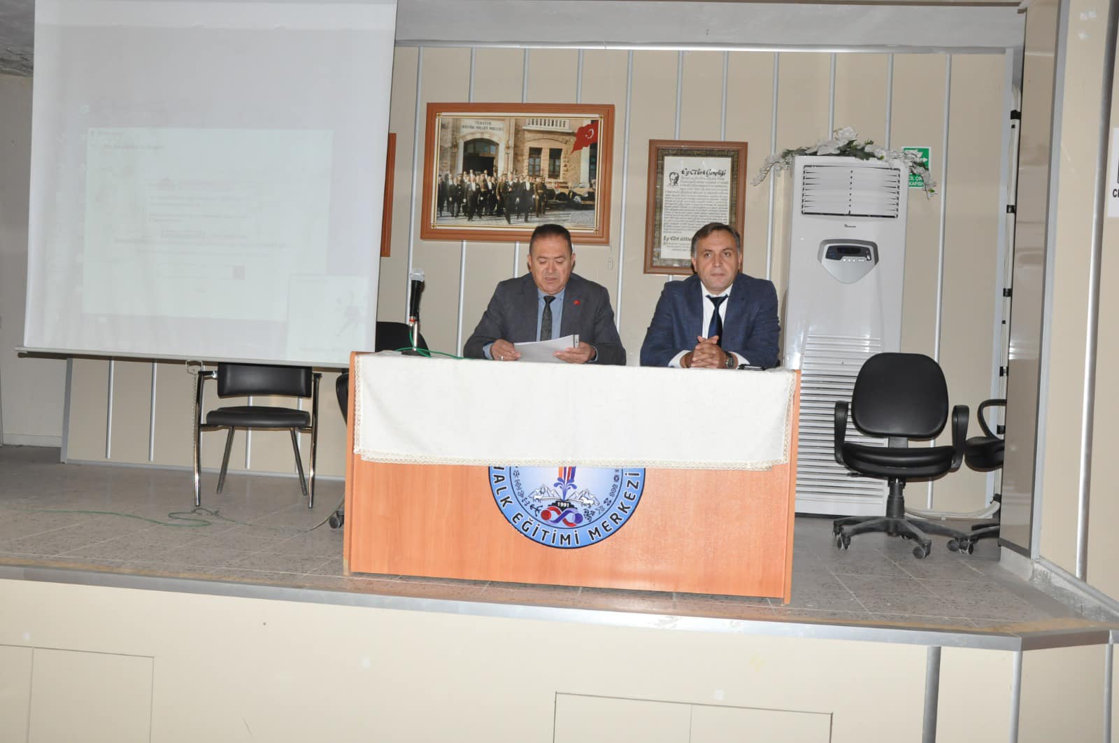 Sandıklı ilçesinde taşımalı eğitim kapsamında bilgilendirme ve değerlendirme toplantısı gerçekleştirildi.