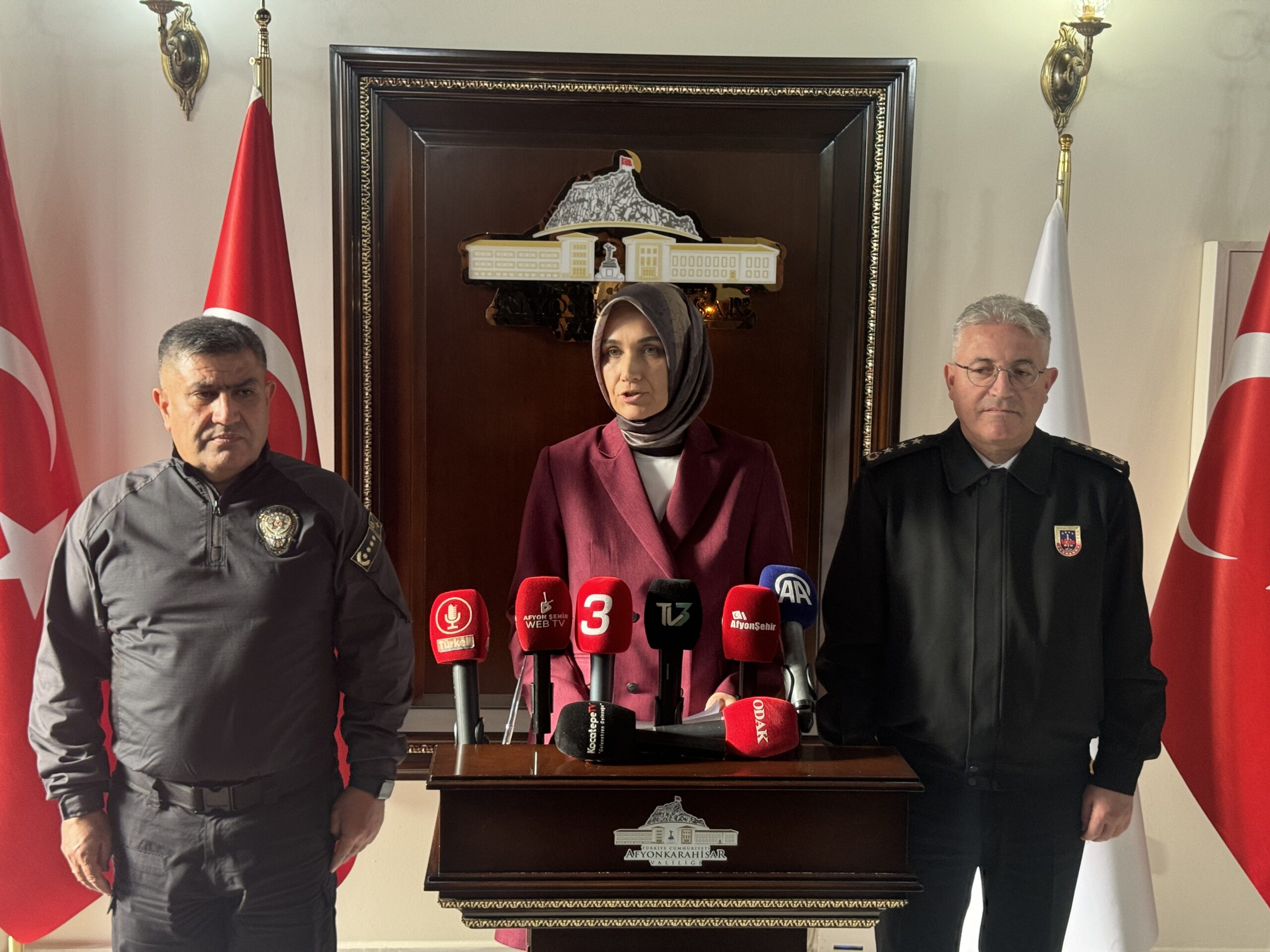   Afyonkarahisar Valisi Kübra Güran Yiğitbaşı, kentte yürütülen asayiş çalışmalarıyla