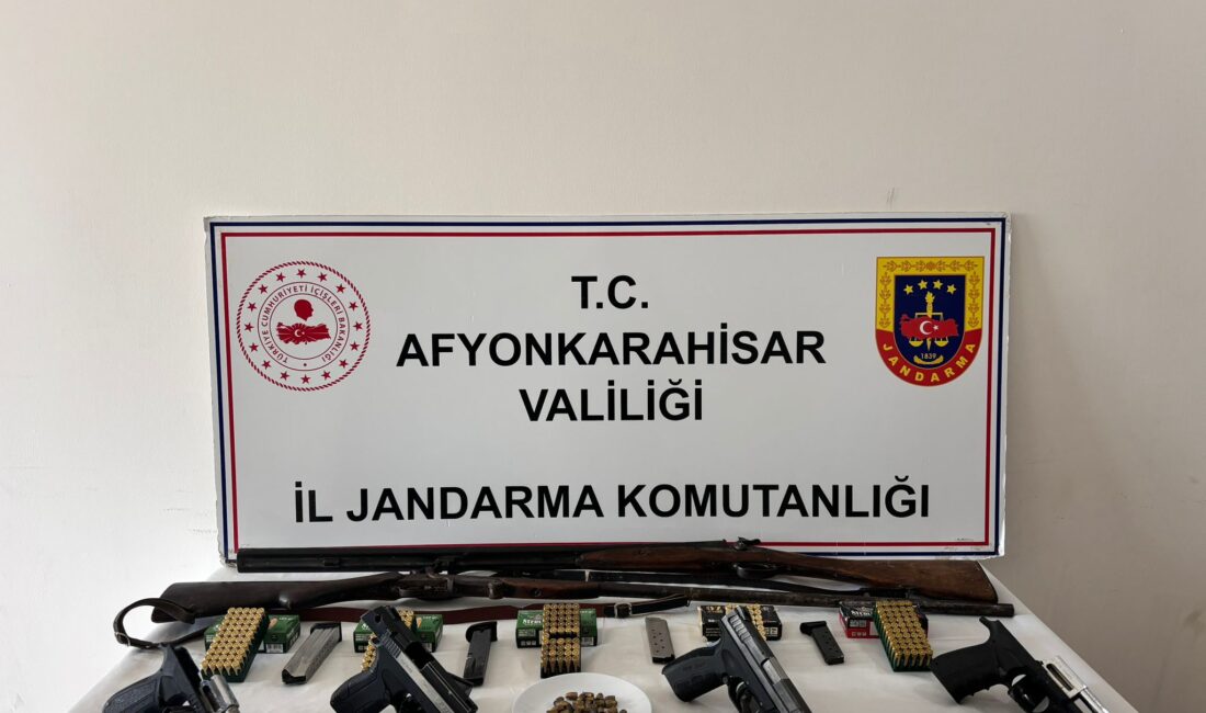Afyonkarahisar’da uyuşturucu operasyonunda 2 şüpheli gözaltına alındı. İl Jandarma Komutanlığı