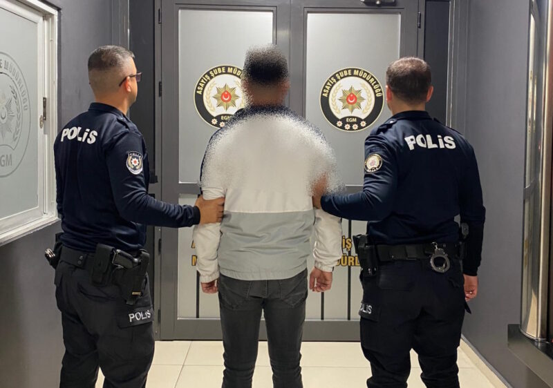 Afyonkarahisar’da üzerlerinde uyuşturucu bulunan 4 şüpheliye adli işlem uygulandı. İl
