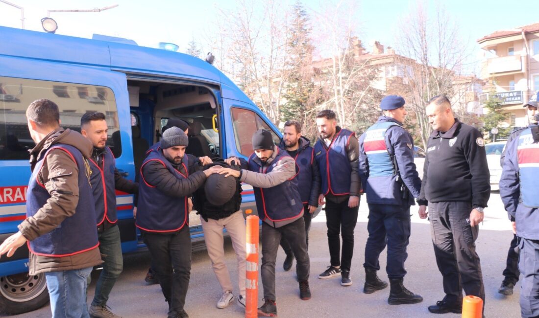 Afyonkarahisar’da geçtiğimiz yıl boşanmak üzere olduğu karısı ile ailesinden 3