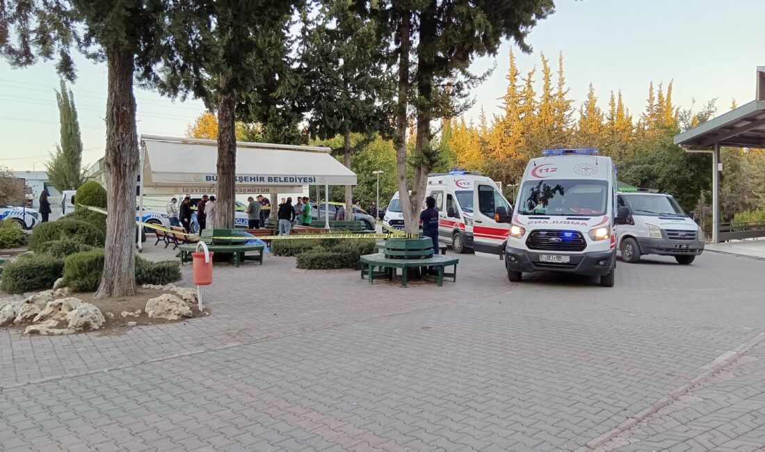 Kabir ziyaretine gelen 3 kadın öldürüldü Adana’da Buruk Mezarlığında kabir ziyaretine gelen 3 kadın öldürüldü.