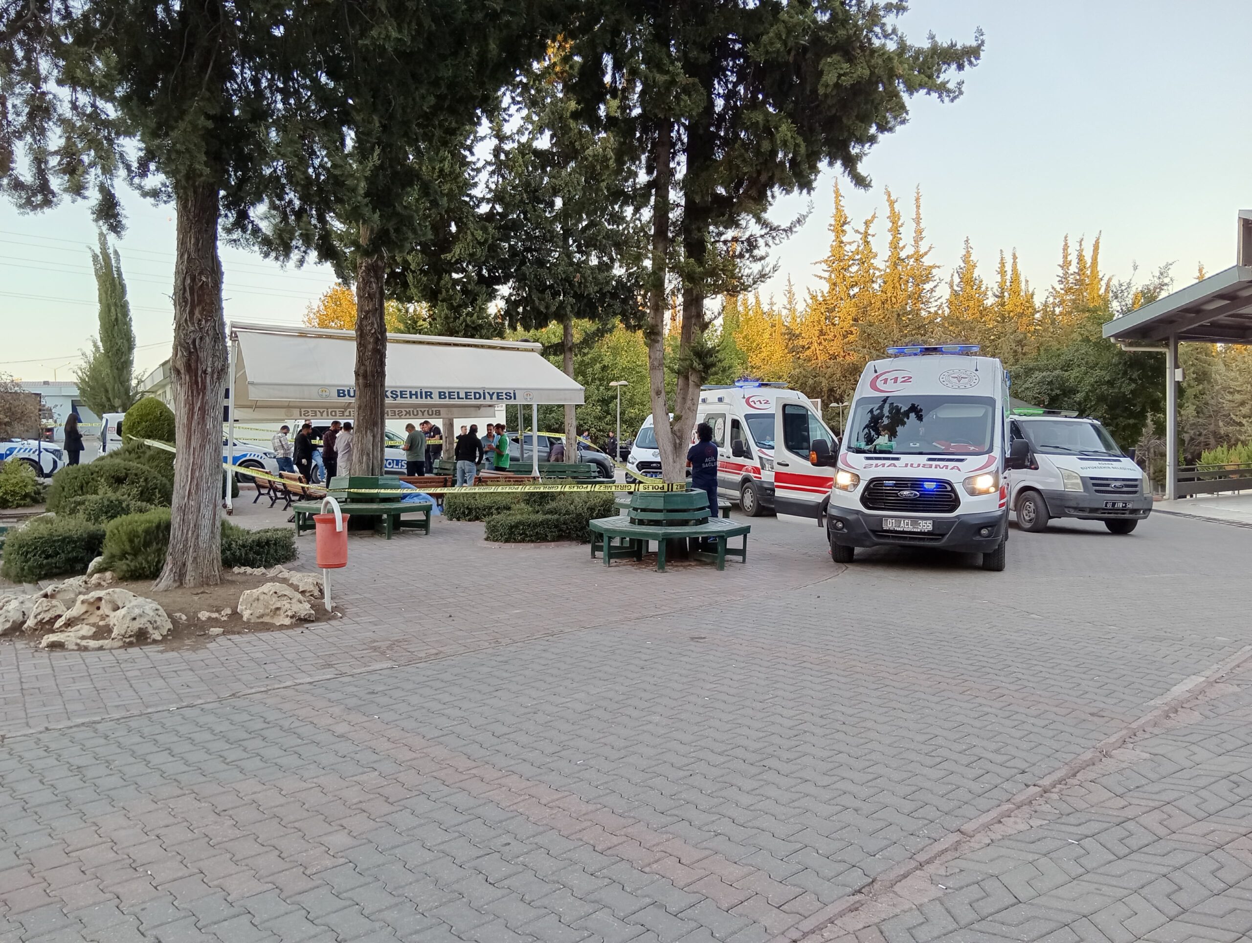 Adana’da Buruk Mezarlığında kabir ziyaretine gelen 3 kadın öldürüldü.