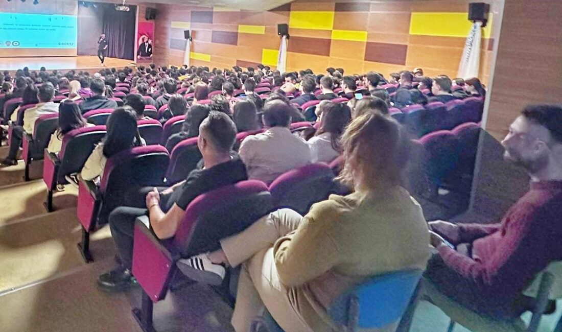 Afyonkarahisar’da ‘Siberay’ bilgilendirmeye devam ediyor Afyonkarahisar İl Emniyet Müdürlüğü Siber Suçlarla Mücadele Şube Müdürlüğü ekipleri