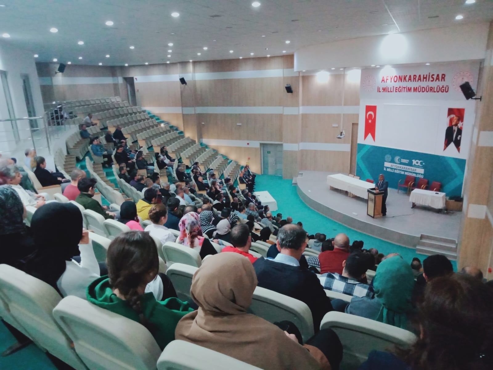Kurum yöneticileri ve çalışanları ile bir araya gelen Afyonkarahisar İl Milli