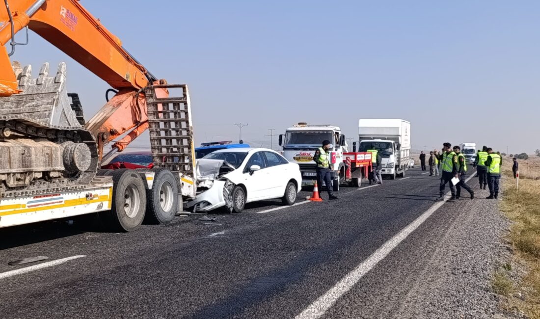 Afyonkarahisar’da 8 aracın karıştığı ve 15 kişinin yaralandığı zincirleme trafik