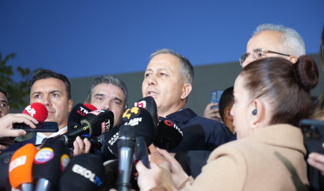 Bakan Yerlikaya: “Maalesef 4 şehidimiz, 14 yaralımız var, 3’ünün durumu ağır” İçişleri Bakanı Ali Yerlikaya, “Biri kadın biri erkek olmak üzere 2 terörist