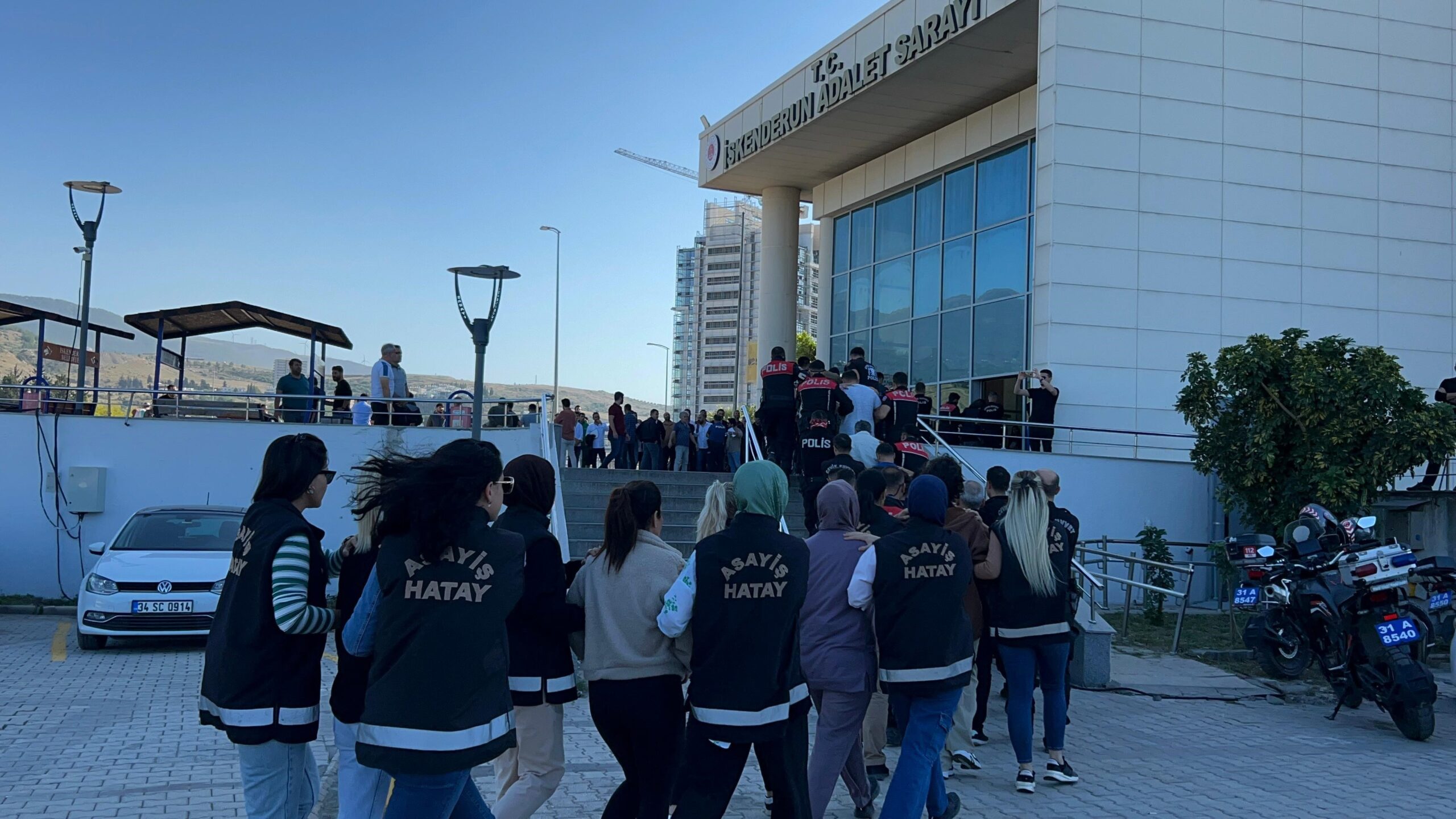 Hatay’ın İskenderun ilçesinde alkollü sürücülerin mahkemeye itirazları esnasında verdikleri kan