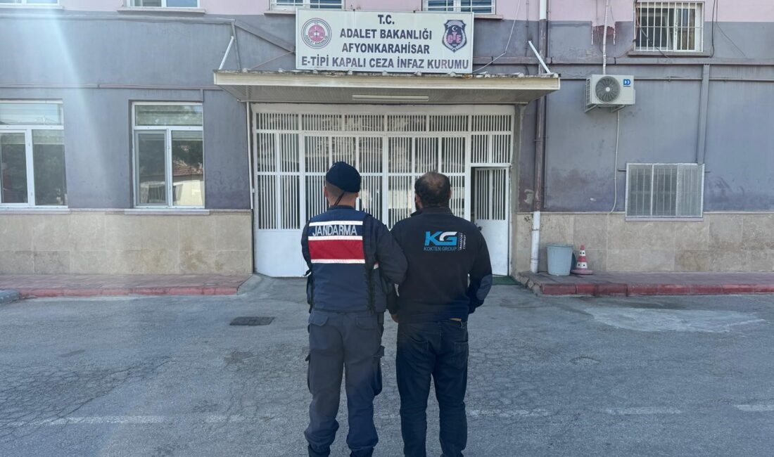 Kasten yaralama suçundan aranan şahsı jandarma yakaladı Afyonkarahisar’da kasten yaralama suçundan hapis cezasıyla aranan bir şahıs jandarma