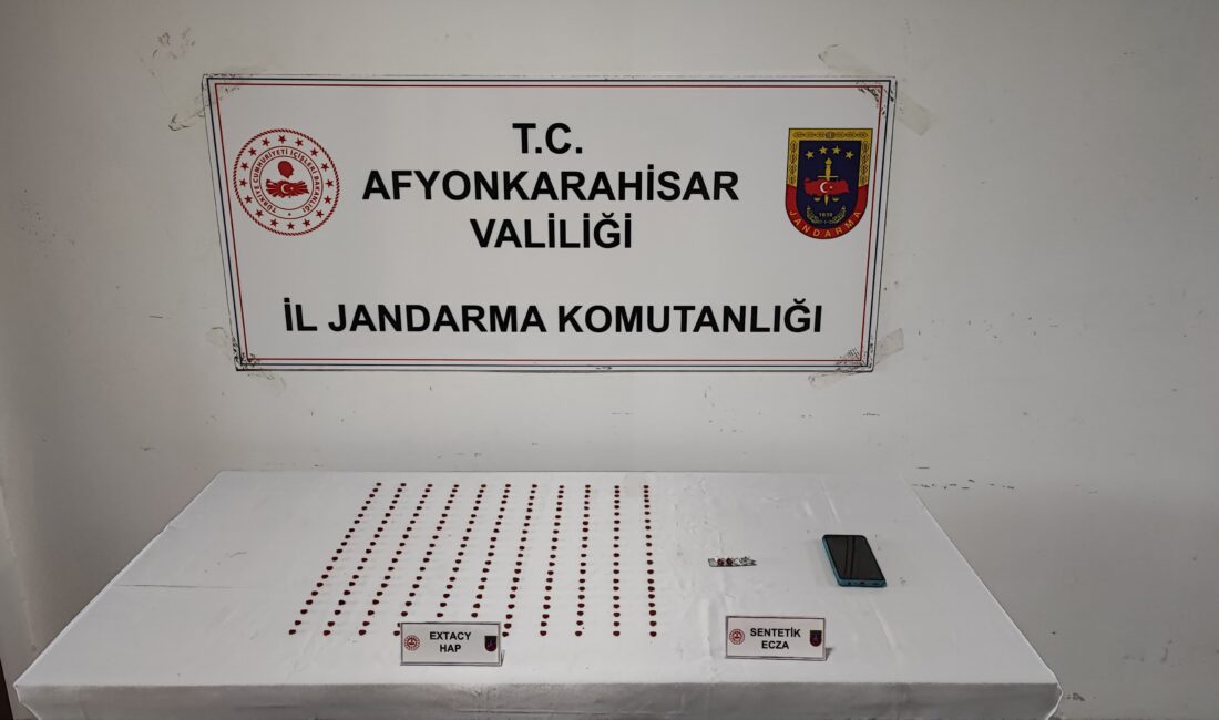 İzmir’den aldığı 222 uyuşturucu hapı satmak için Afyonkarahisar’a getiren şahıs