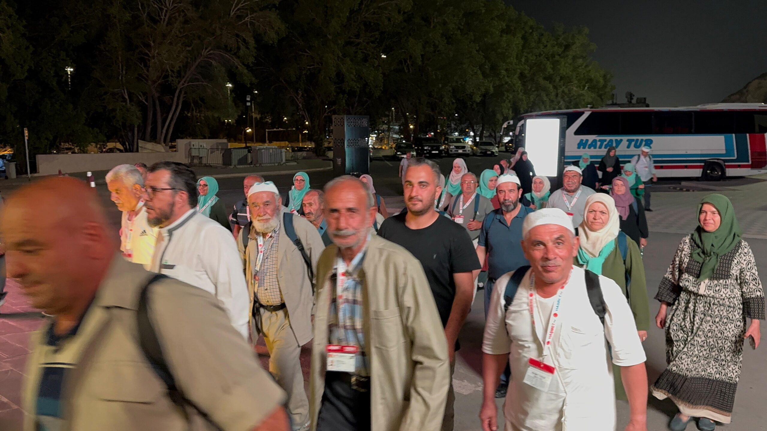 Afyonkarahisar'dan umreye giden ve aralarında 16 yaşındaki gençlerle 76 yaşındaki