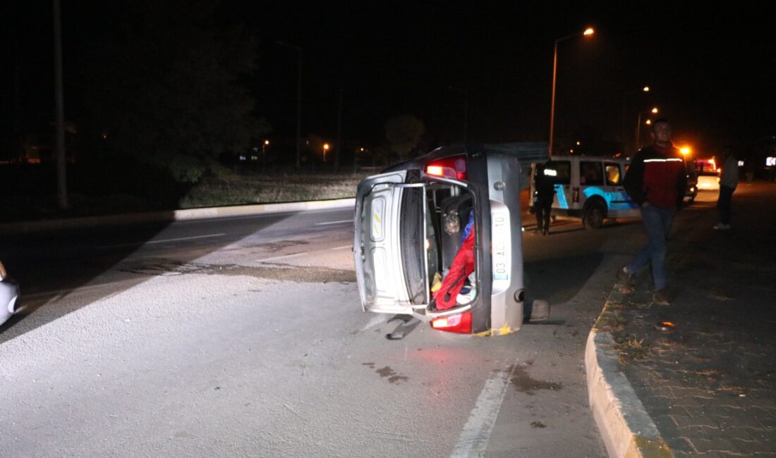 Afyonkarahisar’da refüje çarparak takla atan otomobilde 3’ü çocuk 5 kişi