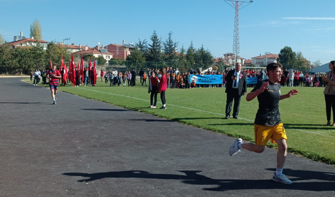  Afyonkarahisar’ın Şuhut ilçesinde 29 Ekim Cumhuriyet Bayramı öğrencilerin gerçekleştirdiği birbirinden