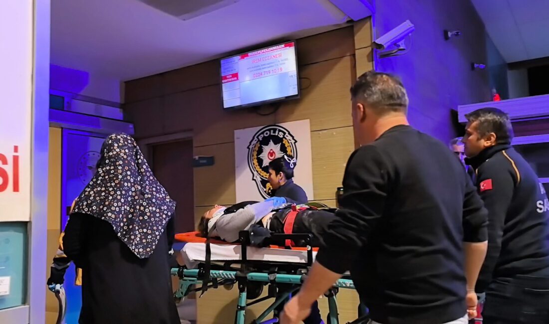 Bursa'nın İnegöl ilçesinde halı silkelerken terastan düşen kız ağır yaralandı.