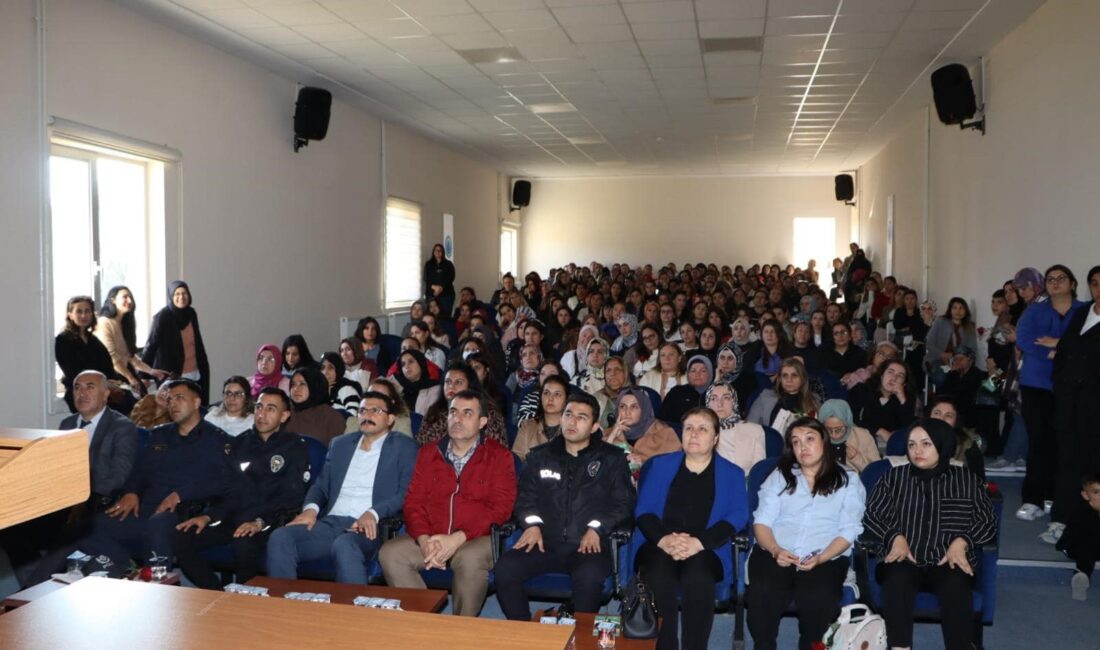 Öğrenci ve velilere uyuşturucu ile mücadele anlatıldı Afyonkarahisar’ın Emirdağ ilçesinde öğrenci ve velilere uyuşturucu ile mücadele konusunda
