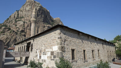 Afyon Ulu Cami, Anadolu Selçukluları döneminde 1272-1277 yılları arasında Sancakbeyi Nusretiddun