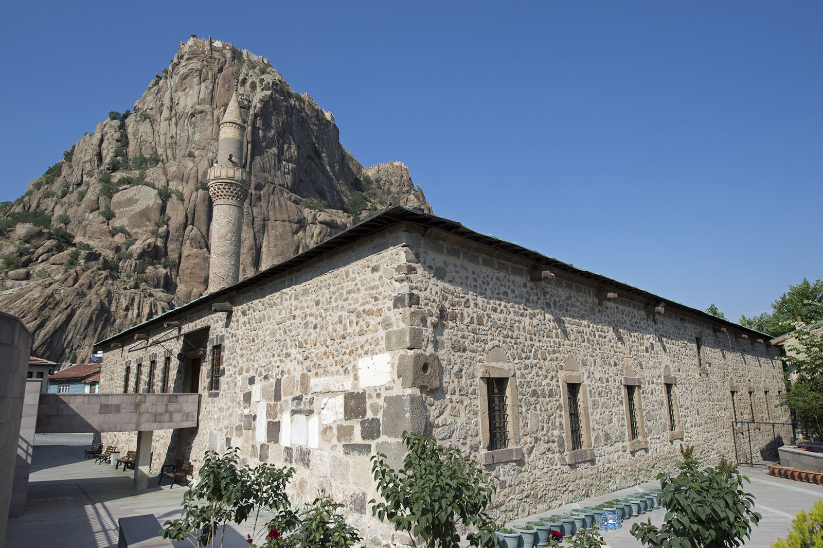 Afyon Ulu Cami, Anadolu Selçukluları döneminde 1272-1277 yılları arasında Sancakbeyi Nusretiddun