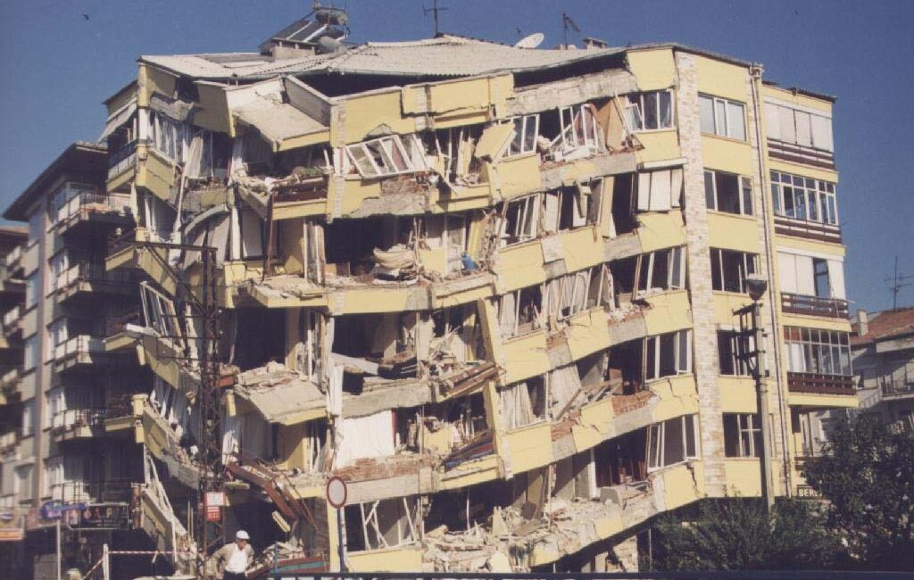1 Ekim 1995'teki Dinar depremi, Türkiye'nin Afyonkarahisar ilinin Dinar ilçesinde