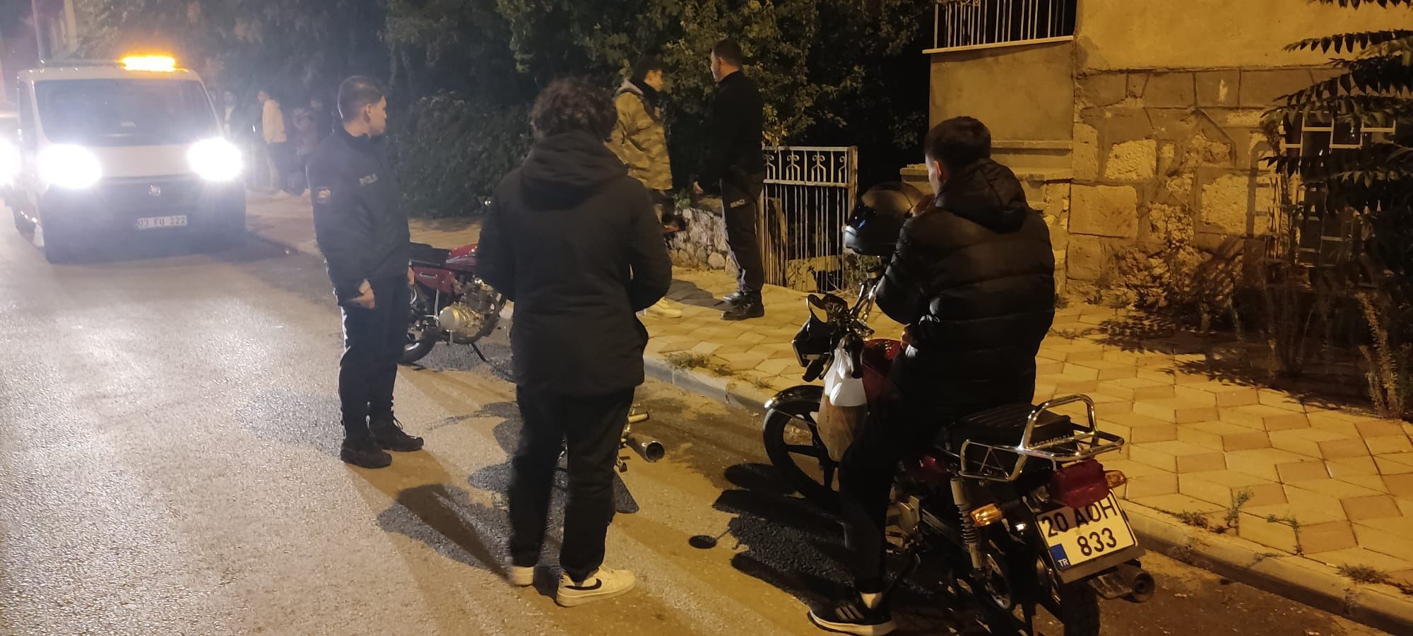 Afyonkarahisar’ın Dinar ilçesinde motosiklet sürücülerine yönelik polis tarafından yapılan denetimde