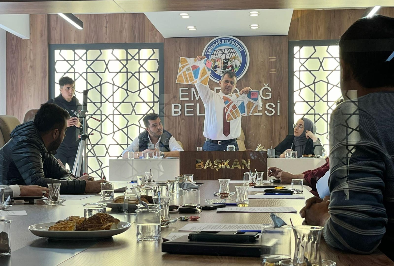 Emirdağ Belediyesi Ekim ayı olağan meclis toplantısı Belediye Başkanı Serkan